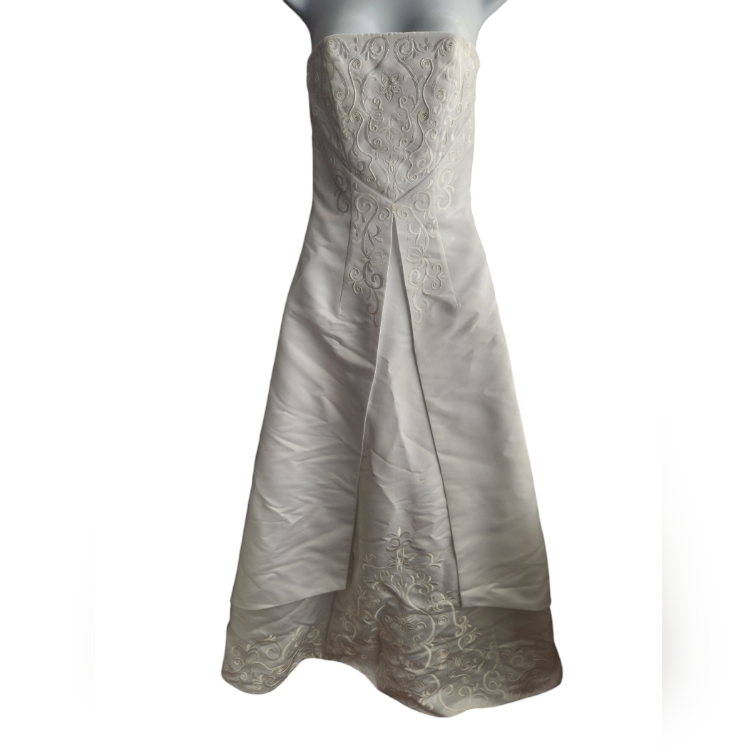 Davids Bridal St. Tropez White Embroidered Strapless Wedding Dress Size 4